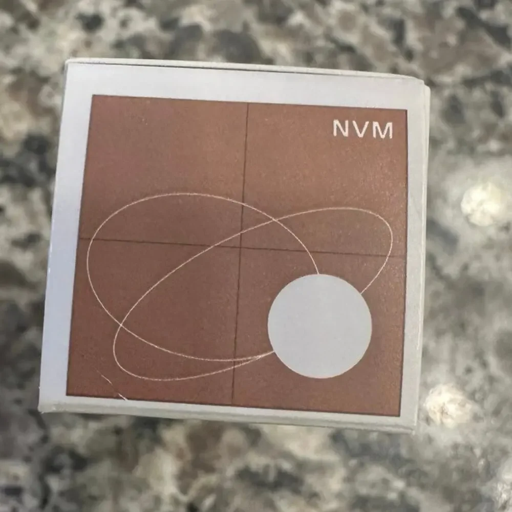 Full size matte liquid shadow in taupe color  BNIB